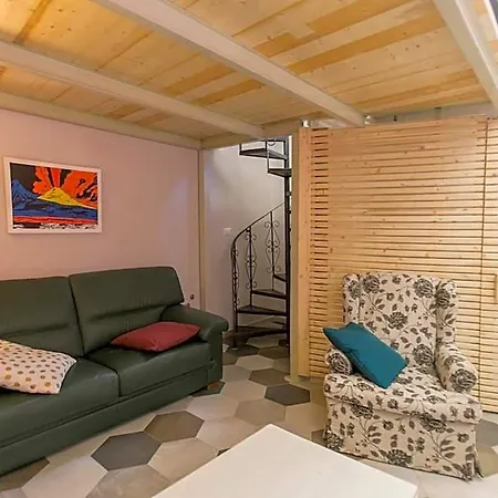 Anticaglia 24 Bed & Breakfast 4*