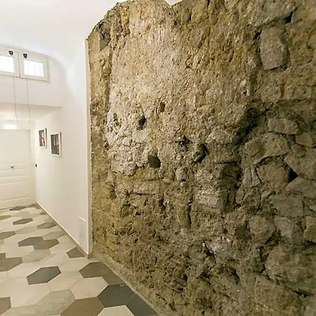 Anticaglia 24 Bed & Breakfast 4*