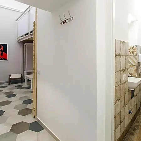 Anticaglia 24 Bed & Breakfast 4*