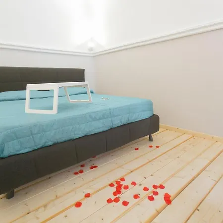 Anticaglia/24 Bed and Breakfast Νάπολη
