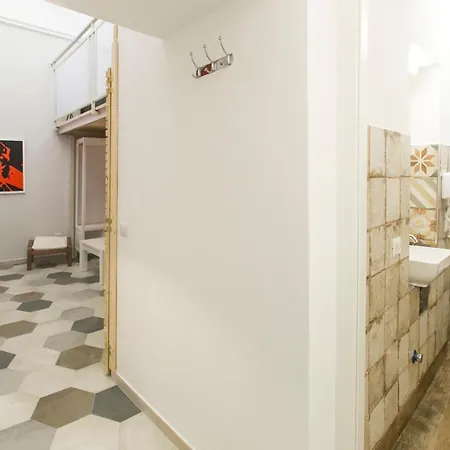Anticaglia 24 Bed & Breakfast 4*